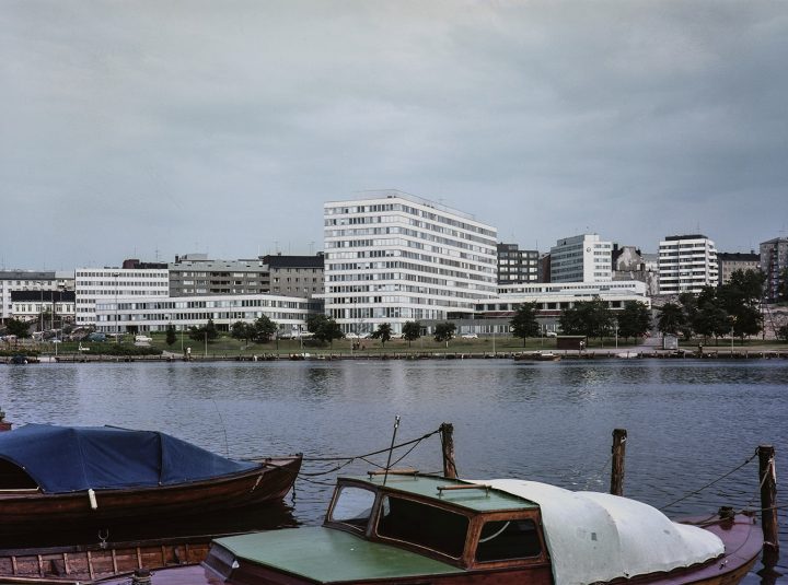 Kallio Municipal Officies photographed in 1965 from Eläintarhanlahti bay, Kallio Municipal Office Building