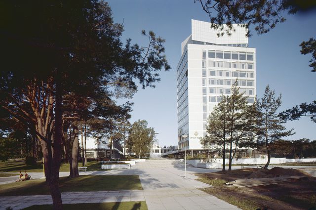 View from Heikintori Square, Tapiola Central Tower