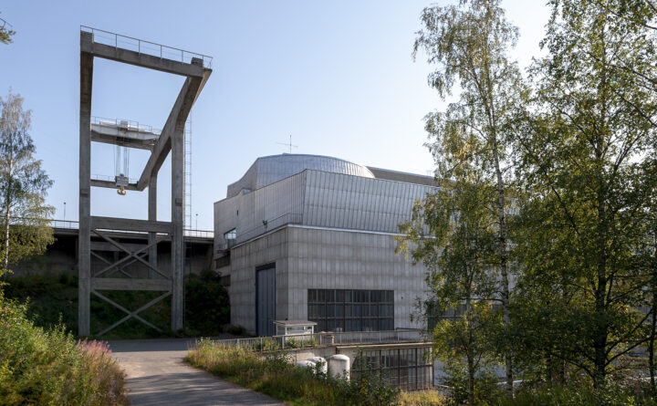 Large girder crane frame, Nuojua Hydropower Plant