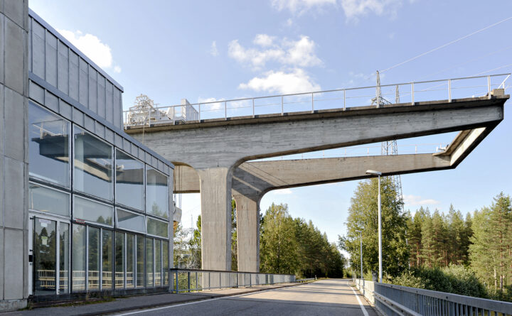 Main entrance and crane frame, Nuojua Hydropower Plant