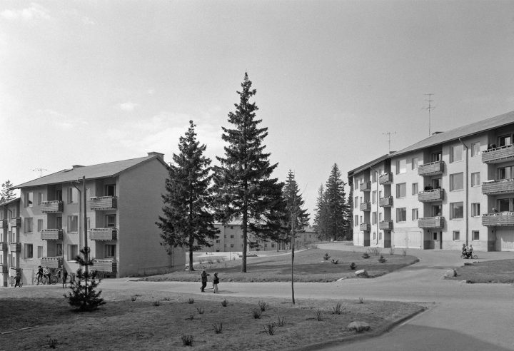 Intersection of Männikkötie and Koivikkotie in the early 1960s, Sahanmäki Residential Area