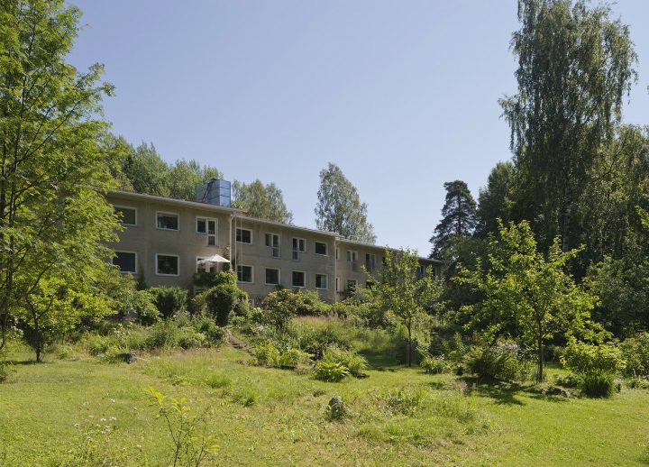 Koivikkotie 14 row house was designed by Rudolf Lanste , Sahanmäki Residential Area