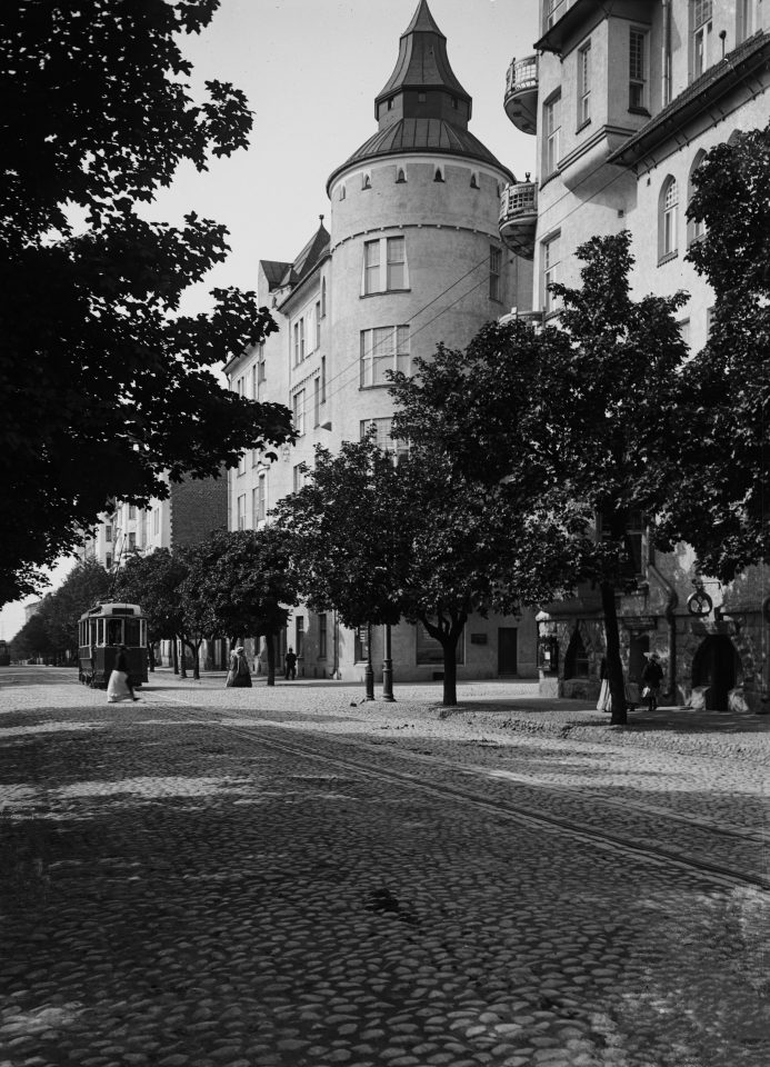 Sanmard House photographed from Bulevardi in the 1900s, Sanmark House
