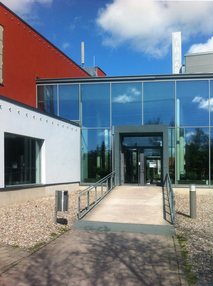 Main entrance, Raisio Library and Auditorium