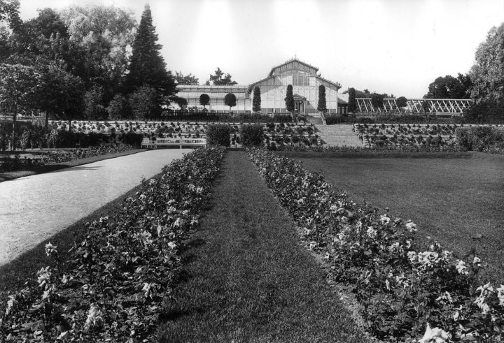 Main facade in the 1920s, Winter Garden