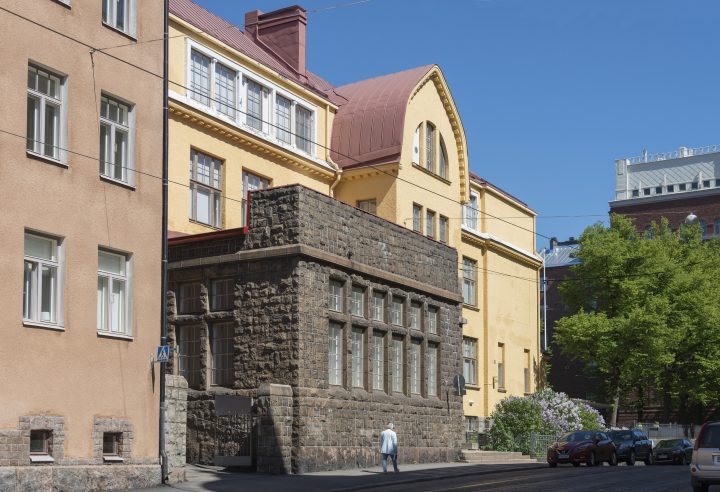 Street façade, Tehtaankatu School