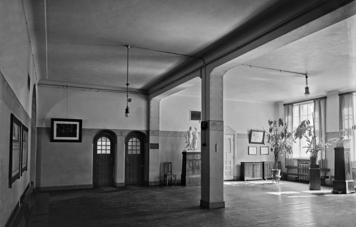 The hallway of the school photographed in 1913, Tehtaankatu School