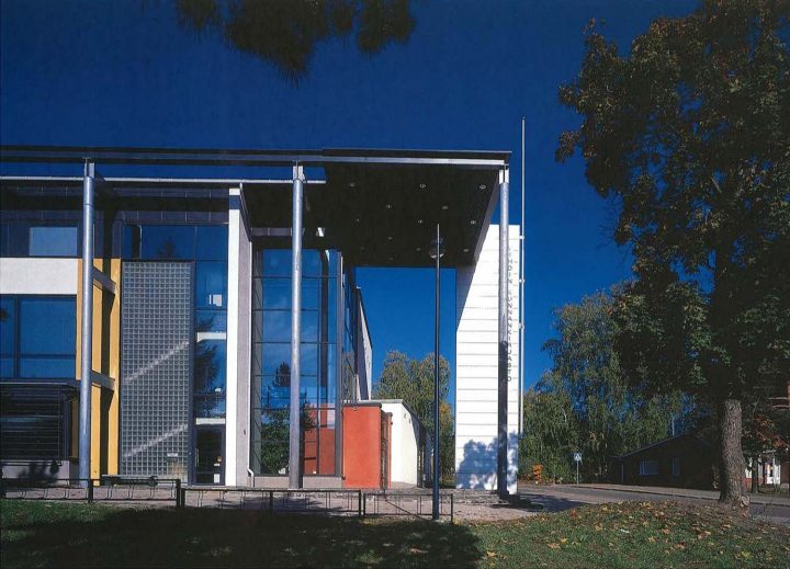 Entrance canopy, Vihti Main Library