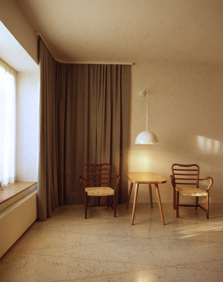 Room for the bereaved, furniture by Erik Bryggman, Resurrection Chapel