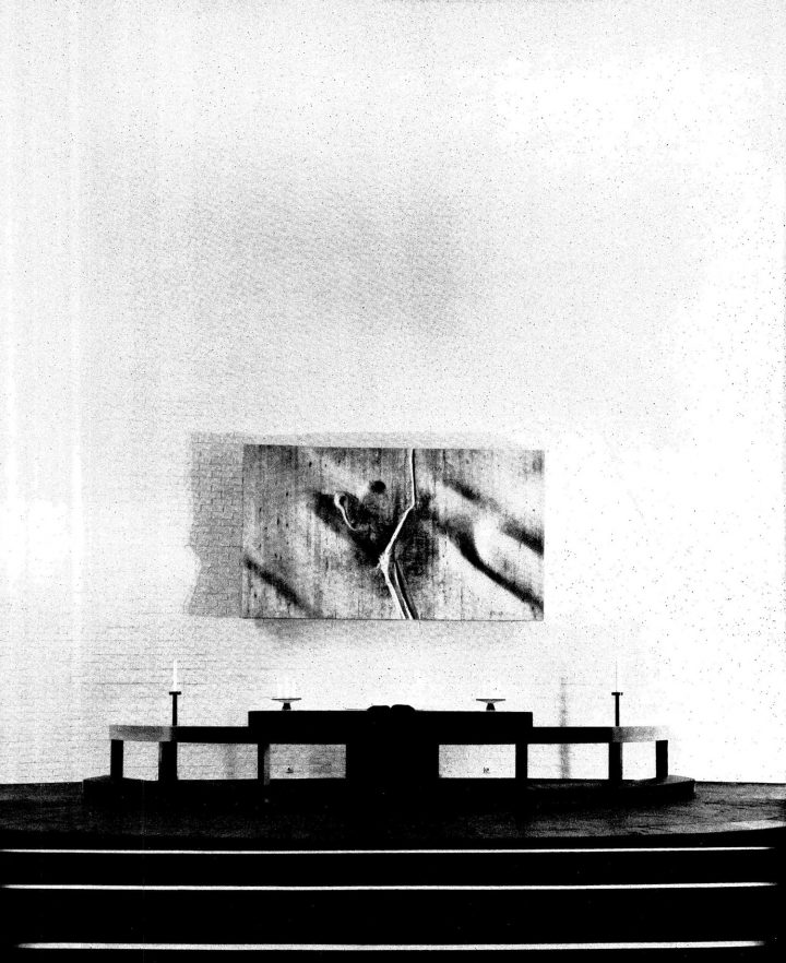 Altar with the wooden altar piece by Kain Tapper, Orivesi Church