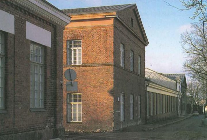 View on Laivastokuja, Katajanokka School and Luotsi Daycare Centre