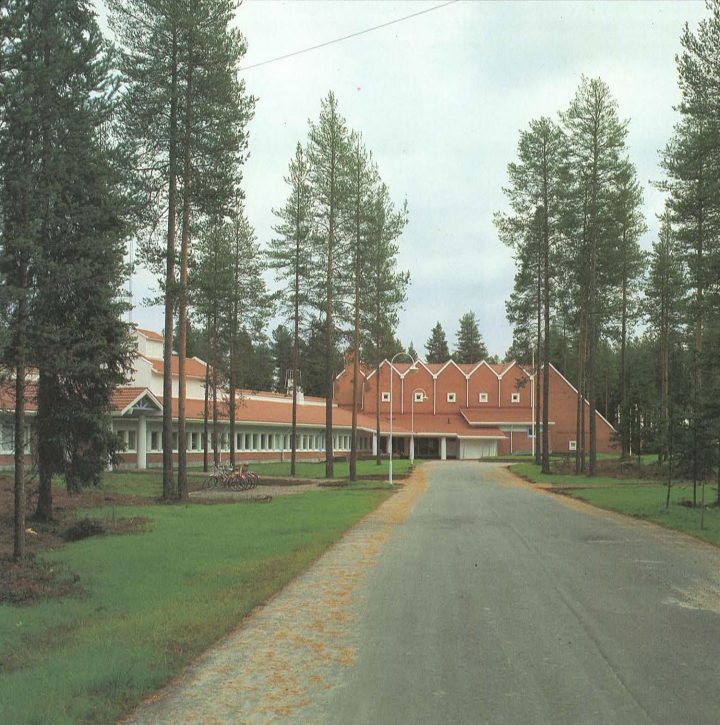 Southern elevation and the main access road, Leivola School and Daycare Centre