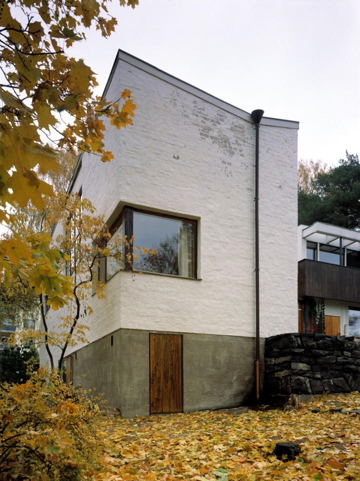 In front the studio wing, The Aalto House