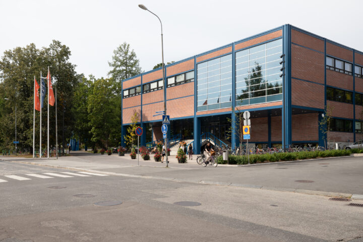 Main entrance side after renovation, Jyväskylä University Library