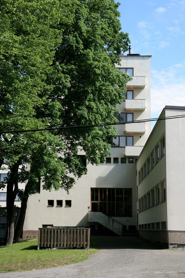 Façade towards Piispankatu street, Åbo Akademi Book Tower