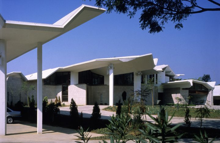 Entrance courtyard and the ambassador's residence in the 1980s, New Delhi Embassy of Finland