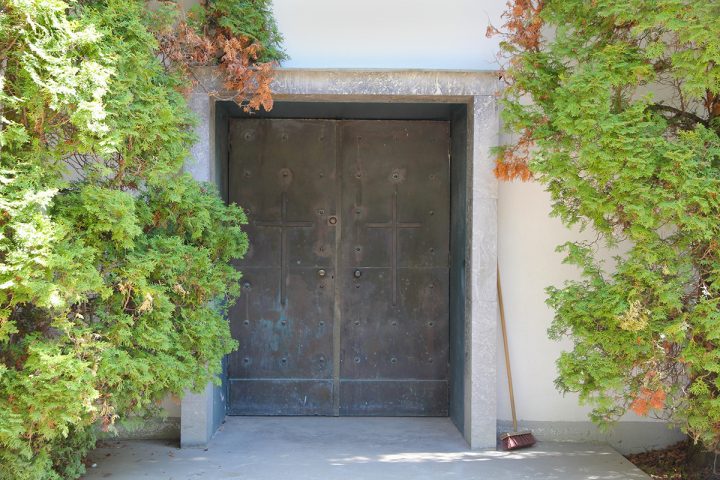 Entrance door, Parainen Funerary Chapel